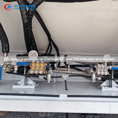 SINOTRUK HOWO 15T On-Site Mixed Explosive Truck with PLC-Based Automated Mixing and 360-Degree Rotating Hose Guide Boom